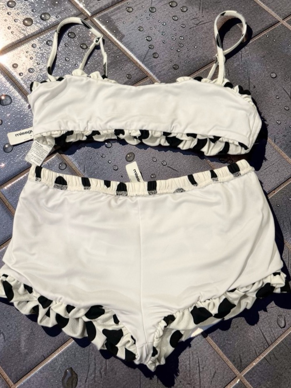 Missguided White & Black Polka Dot Crop Top and Shorts Set - Medium - Picture 9 of 11